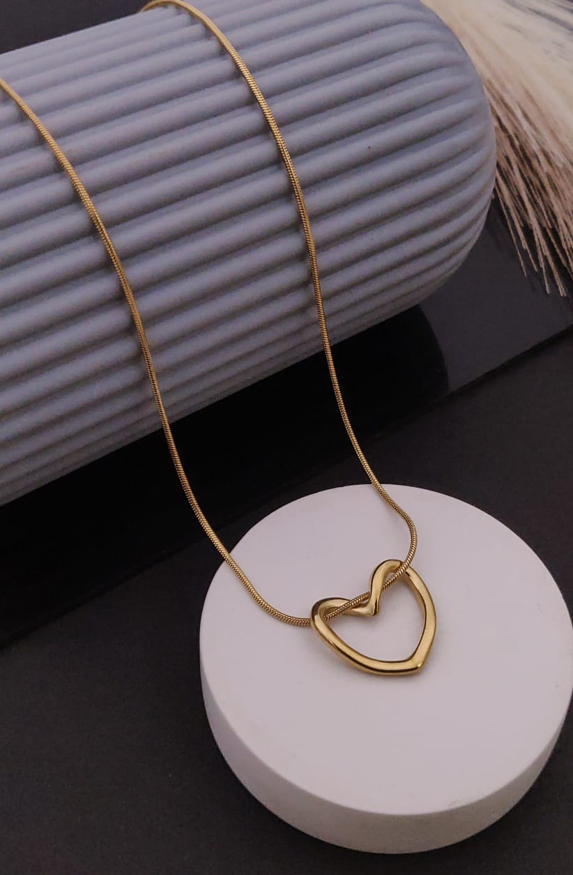 Elegant Heart-Shaped Gold Pendant Necklace