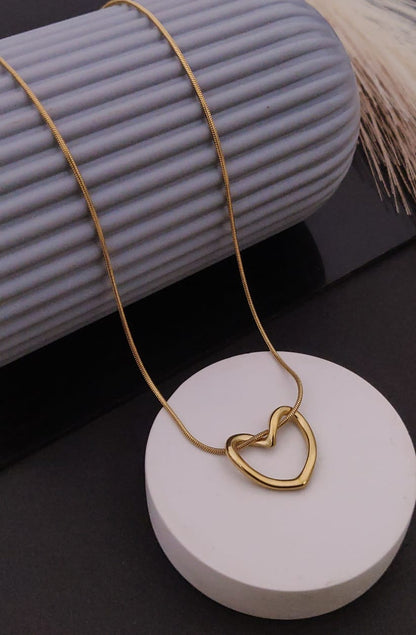 Elegant Heart-Shaped Gold Pendant Necklace