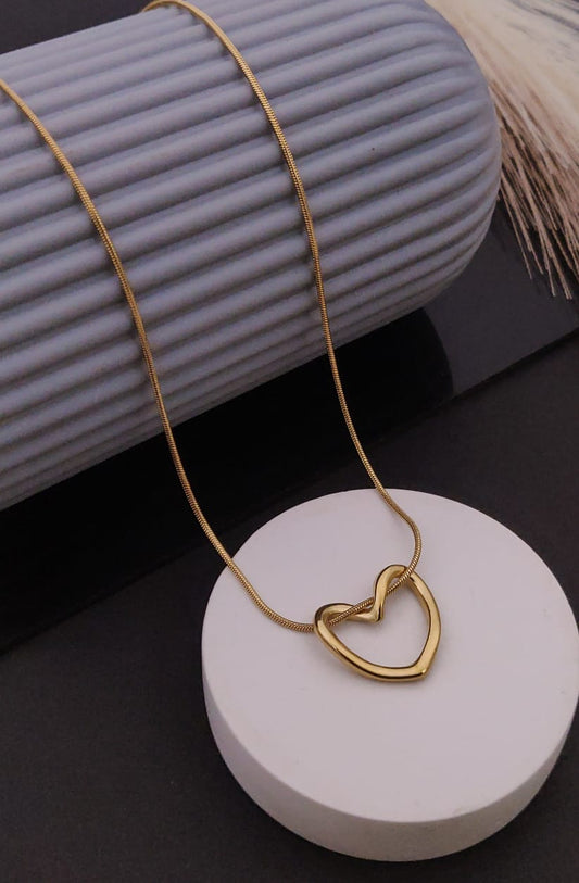 Elegant Heart-Shaped Gold Pendant Necklace